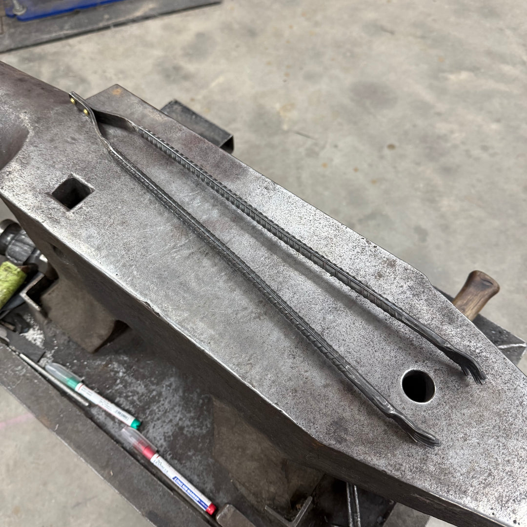 Helping hand rebar tongs