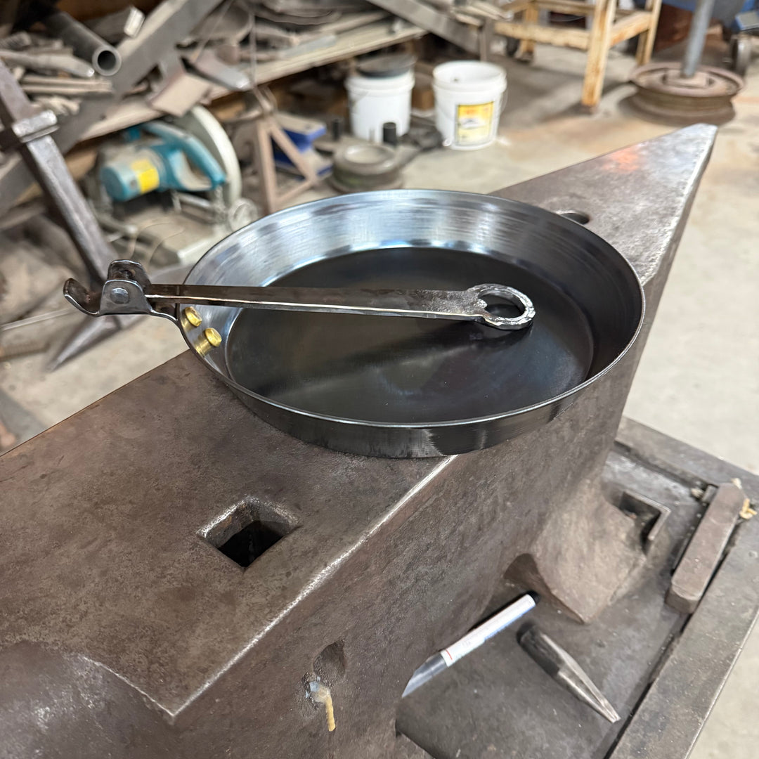 Vintage folding handle skillet
