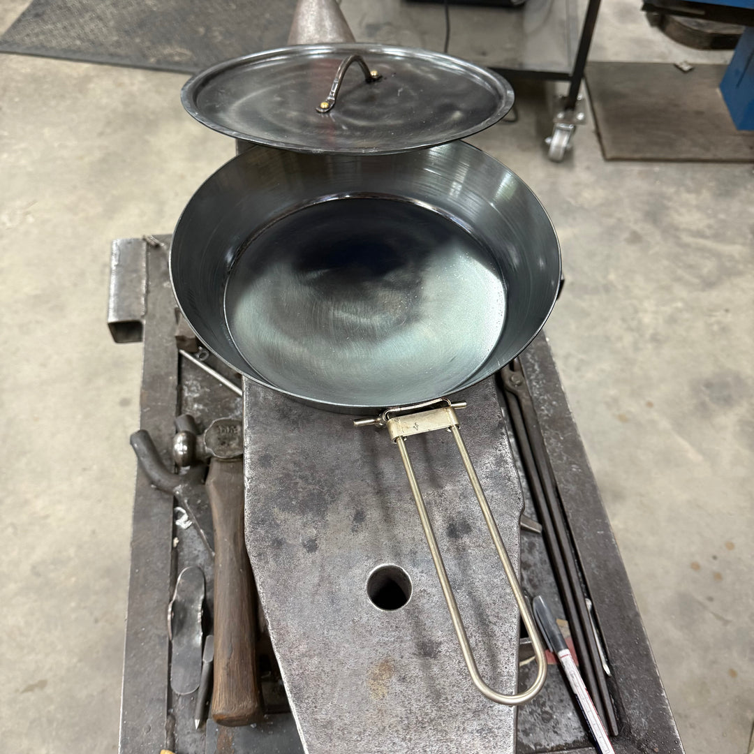 Custom 10 inch Deep Dish Pan with Lid and Folding Handle